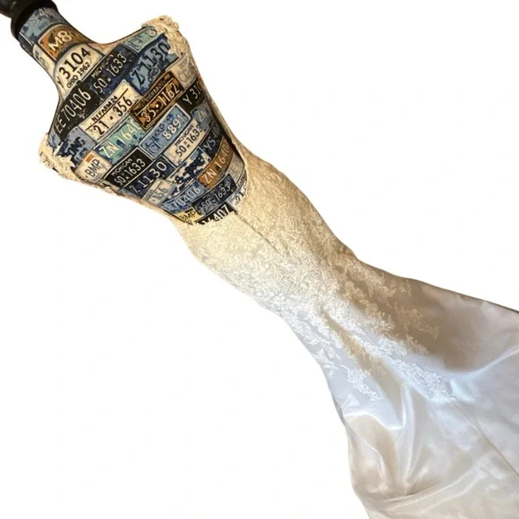 Essense of Australia Wedding Dress Sz 10 - Picture 5 of 13